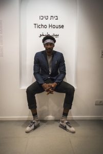 JERUSALEM, ISRAEL - AUGUST 09:  Amar'e Stoudemire and his wife seen during a contemporary art exhibition at Ana Tiho center on August 9, 2016 in Jerusalem, Israel. Amar'e joined Hapoel Jerusalem.  (Photo by Ilia Yefimovich/Getty Images)