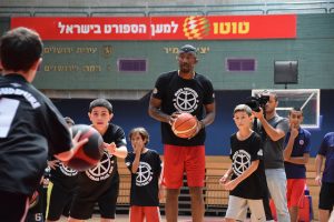 Amar'e Stoudemire host first basketball peace camp in Israel 